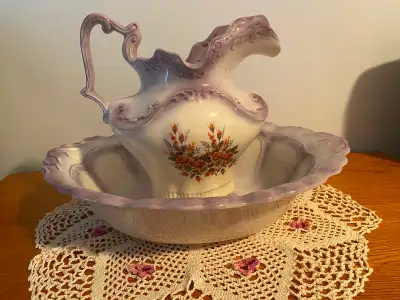 Pitcher Bowl Set - Mauve/White Pitcher Bowl Set, new condition, large size, $15.00 Pick up in Port R...