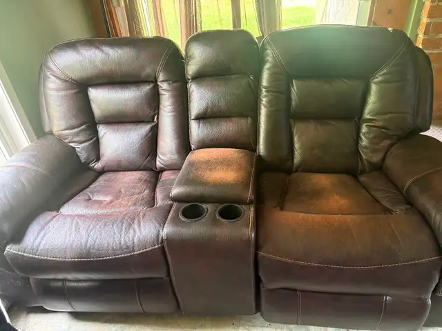 Leather couch and loveseat recliners NEED GONE BY FRIDAY JUNE 19 in Couches & Futons in Owen Sound - Image 2