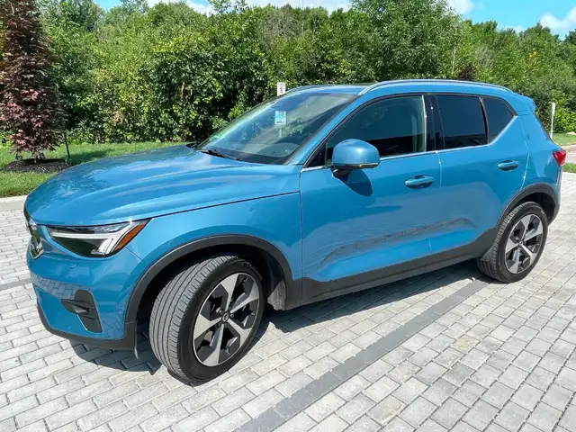 Volvo XC40, Bright Theme Plus, B5, 2023, hybride léger | Cars & Trucks ...