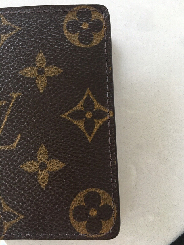 Authentic Louis Vuitton small wallet.  dans Femmes - Sacs et portefeuilles  à Ville de Montréal - Image 4