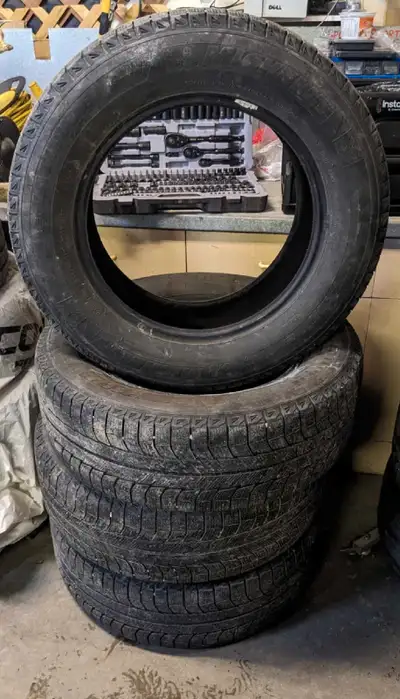 This set of 235 65 17 Michelin latitude winter tires are in great shape yet with no tread cracking,...