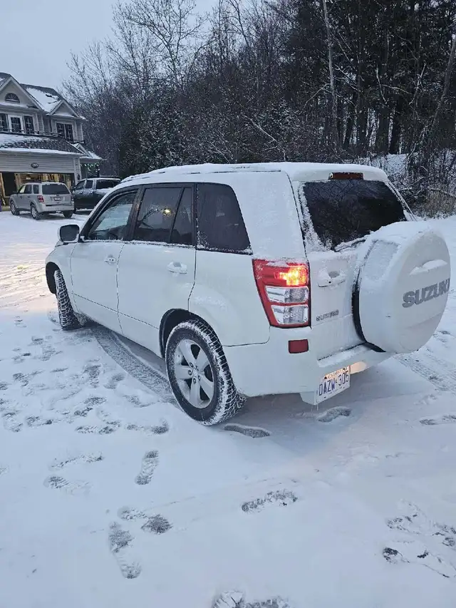 2010 Suzuki Grand Vitara AWD64728169718274124