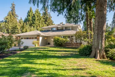 Adorable San Pareil Family Home! Don't miss this spacious 4 Bed/3 Bath Main Level-Entry Family Home...