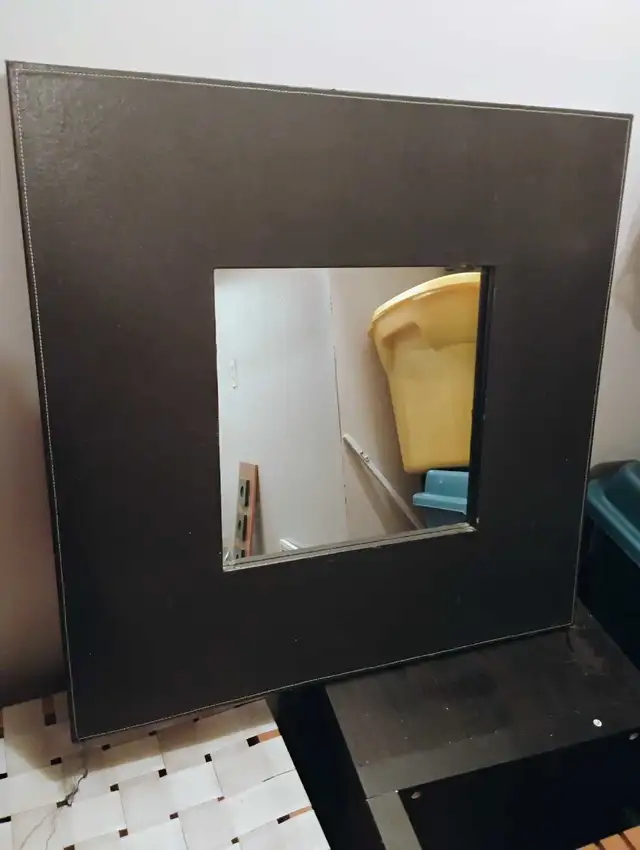 Square Mirror454255882525757440