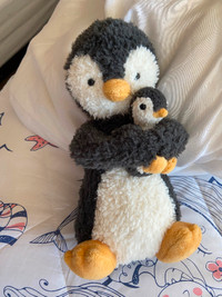 Grosse peluche de pingouin avec son bébé pr Jellycat