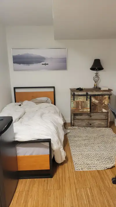 PLEASE READ! No kitchen access ** Furnished Room Near Hospital- $700 All-included **For May 1st (or...