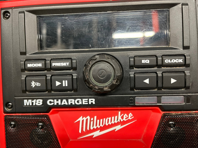 Milwaukee Tool M18 Lithium-Ion Cordless Jobsite Bluetooth Radio in Power Tools in Thunder Bay - Image 2