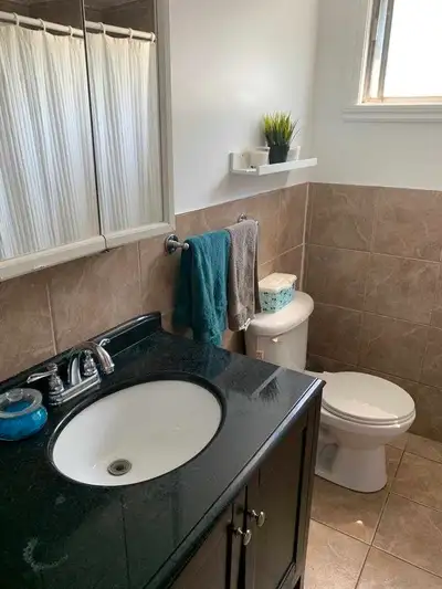 5.5 RDC 3PLEX RENOVÉ AIR CLIM, 3CHAMBRES,1 SDB + COUR @ 5MN DIX3