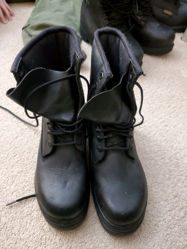 Combat safety csa boots.  Size 7.5 / 8 men's  in Men's Shoes in Trenton