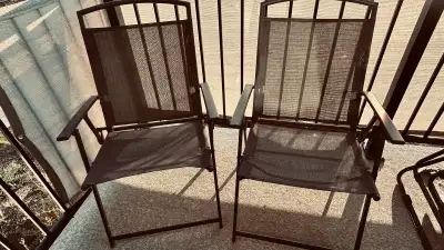 Set of 2 Folding Patio Chairs – Metal Frame Outdoor Chairs Two dark grey mesh folding chairs with me...