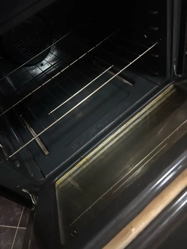 Used Gas stove in Stoves, Ovens & Ranges in Markham / York Region - Image 5