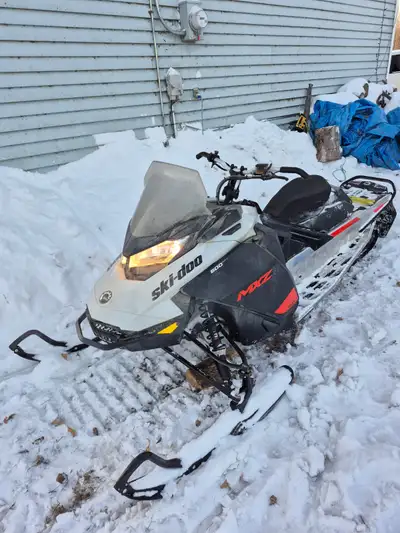 2021 skidoo MXZ, electric start, reverse, handlebar & thumb warmers, 1450 kms, 2 stroke,