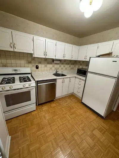 ROOM FOR RENT LAKESHORE ETOBICOKE - BROWNS LINE