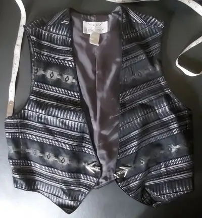 Classy Stampede Western Wear. Men's Med or Ladies Large, Never worn, but had it dry cleaned to sell....