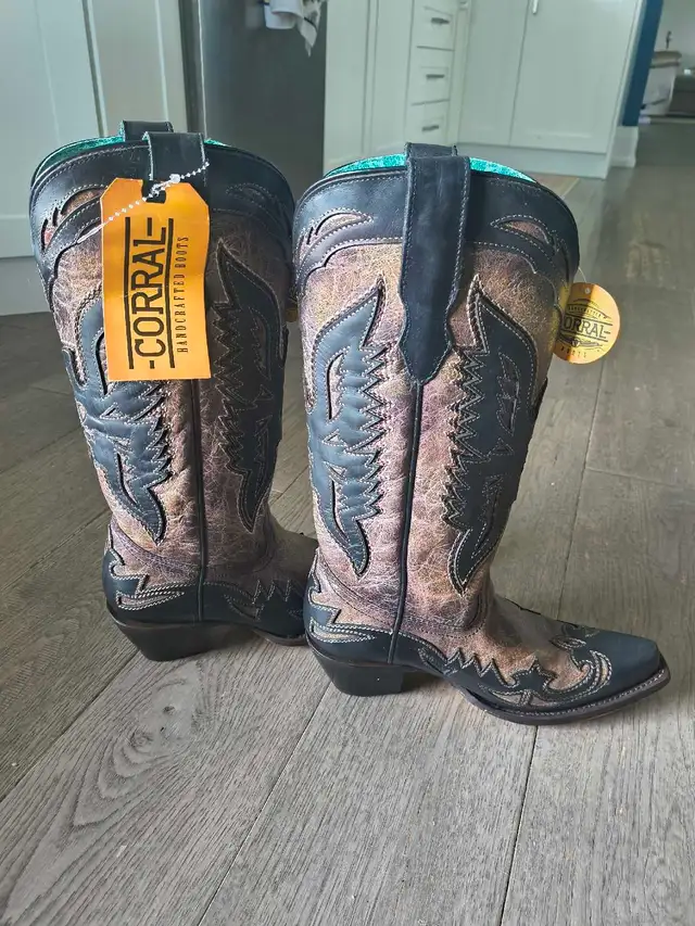 Corral Women's Brown Eagle Overlay Snip toe Western Boot in Women's - Shoes in Markham / York Region - Image 5