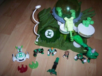Maison, accessoires et personnages de la Lanterne Verte