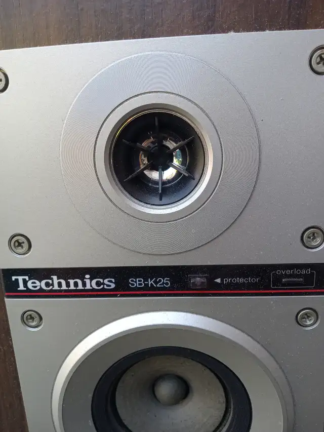VINTAGE TECHNICS 3-WAY STEREO SPEAKERS in Speakers in Oshawa / Durham Region - Image 4