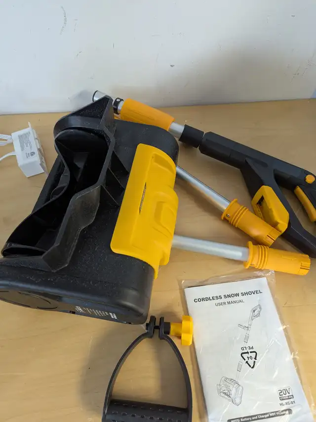 Electric Snow Blower for Driveway - 11" Cordless Shovel with 20V in Outdoor Tools & Storage in Mississauga / Peel Region - Image 9