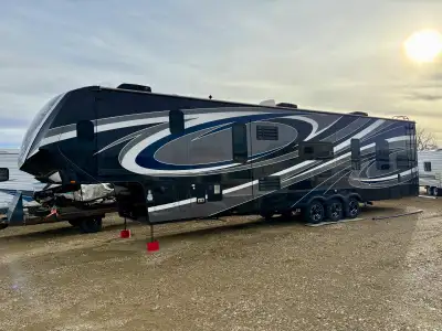 2021 Grand design Momentum 395MS Keyless entry Full body paint Maxx flow roof vents Heated massage l...