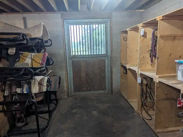 Peaceful Outdoor Board in Equestrian & Livestock Accessories in Kitchener / Waterloo - Image 11