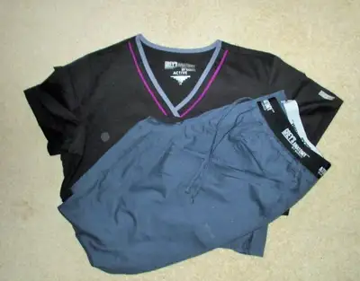 Grey’s Anatomy Scrub Set… top and bottom… in excellent clean condition. Size Medium…Color as shown P...