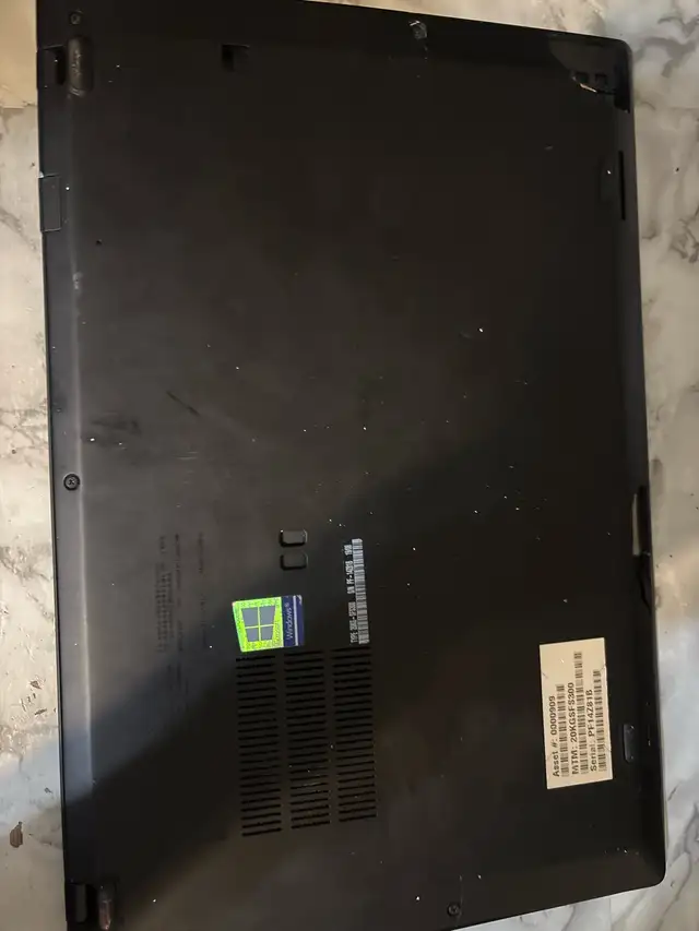 THINKPAD X1 broken screen in Laptops in City of Toronto - Image 5