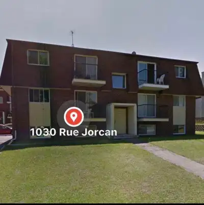 Disponible à partir du 10 juillet. 3 1/2 demi sous-sol dans un 6 logements. Très tranquille. 1022$/m...