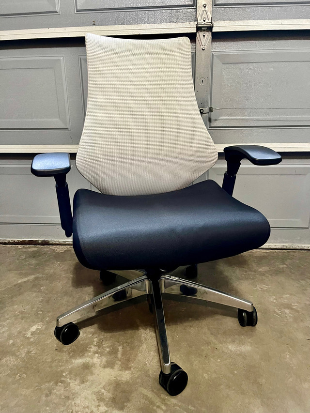 Global Spree ergonomic office chair in Chairs & Recliners in Kitchener / Waterloo