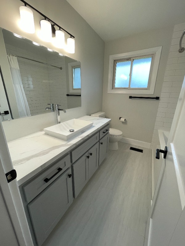 3 Bed 1 Bath House for Rent (Hamilton Mountain, Near Ancaster) Long