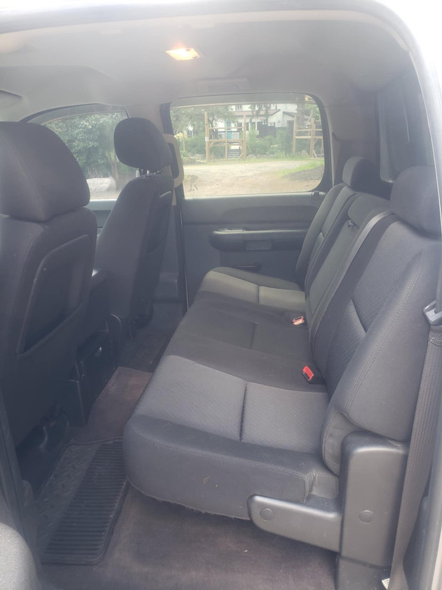 2010 chevy silverado LT crew cab 4wd in Cars & Trucks in Muskoka - Image 2