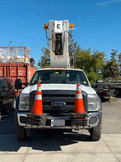 2014 Ford model F-550 Super Duty flatbed truck w/ 6.7L diesel engine w/ 175,450 km V.I.N 1FDUF5GTXEE...