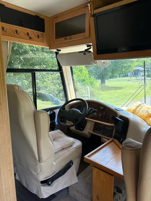 Prêt pour l’aventure Damon Challenger 2006 in RVs & Motorhomes in Saint-Jean-sur-Richelieu - Image 11