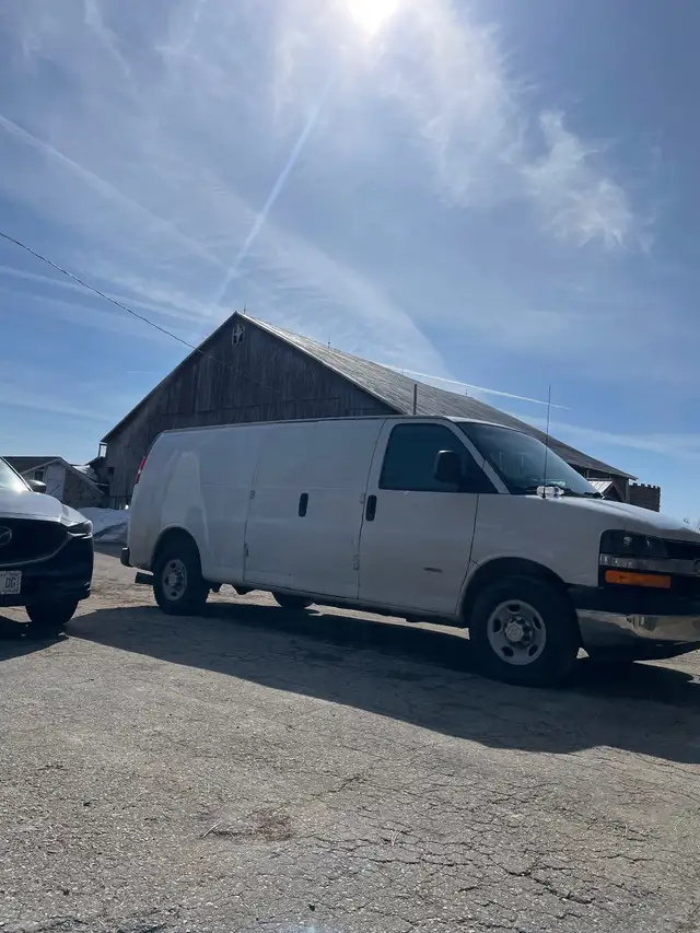 MAN WITH A VAN64519988420481121