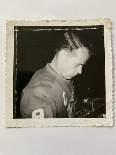 Gordie Howe Signed Photo, View more