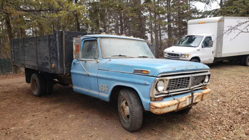 1968 Ford F350 with dump box and Hoist