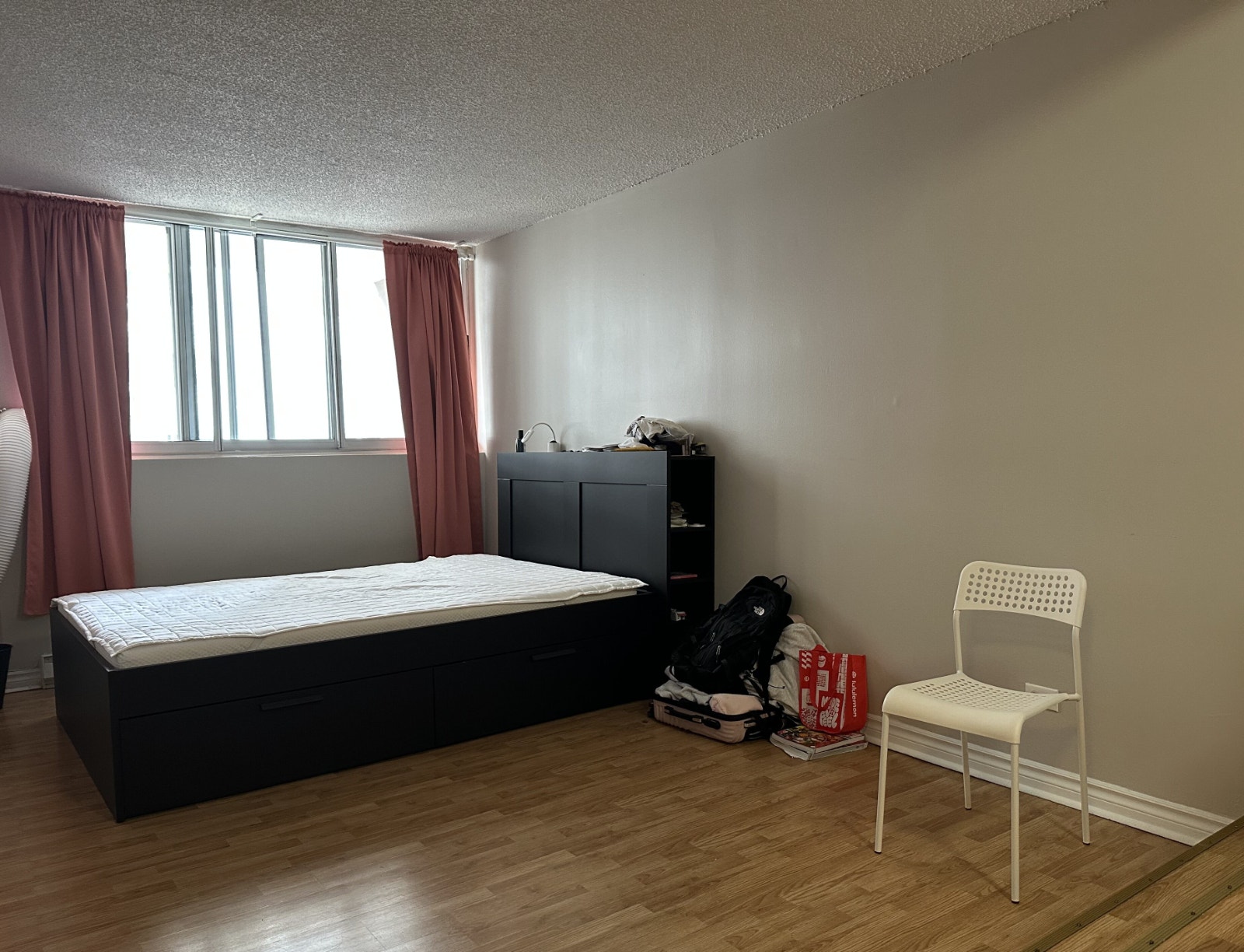 $1510 apartment studio, Lease transfer — photo 1