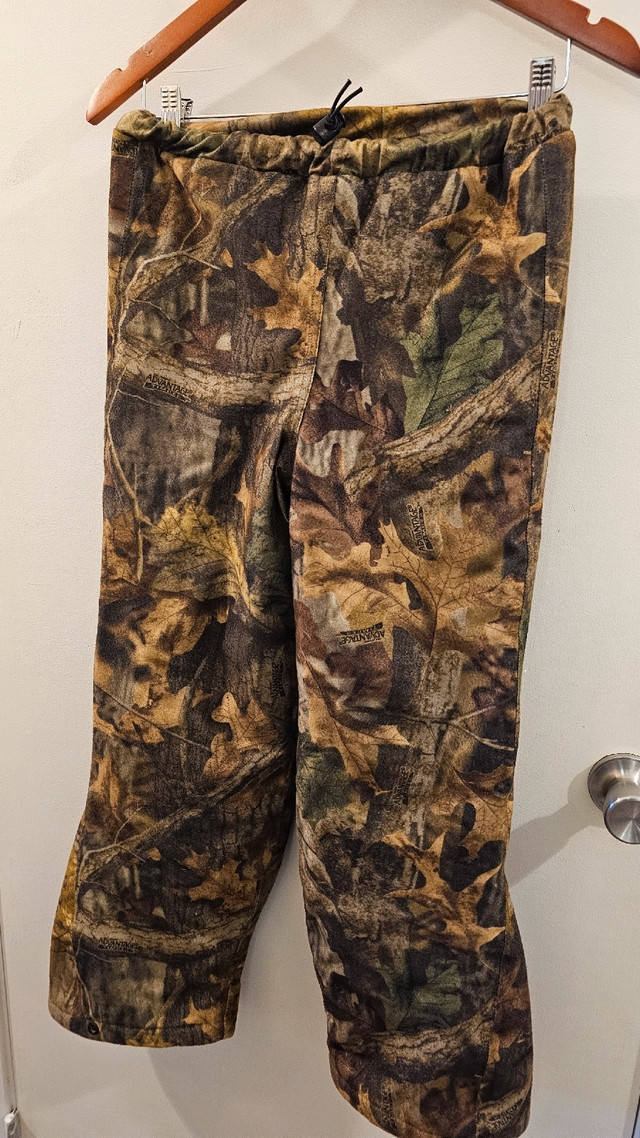 mad dog insulated camo pants youth large  in Fishing, Camping & Outdoors in Edmonton - Image 3