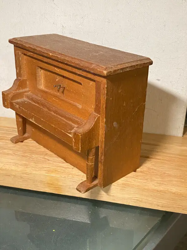 Dollhouse Miniature Furniture Piano in Arts & Collectibles in Vancouver - Image 3