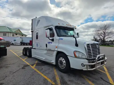 2016 manual cascadia in good condition All service history available Oil changed every 35000 km Tran...