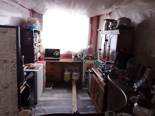 Reefer trailer converted into spacious tiny home in Cargo & Utility Trailers in Sudbury - Image 7