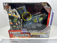 Hasbro Transformers Universe Ultra Class Onslaught SWAT edition