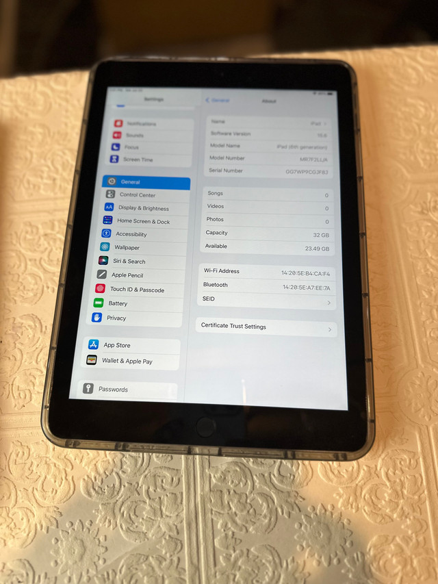 iPad 32GB 2018 - with case excellent condition  in iPads & Tablets in Saskatoon - Image 3