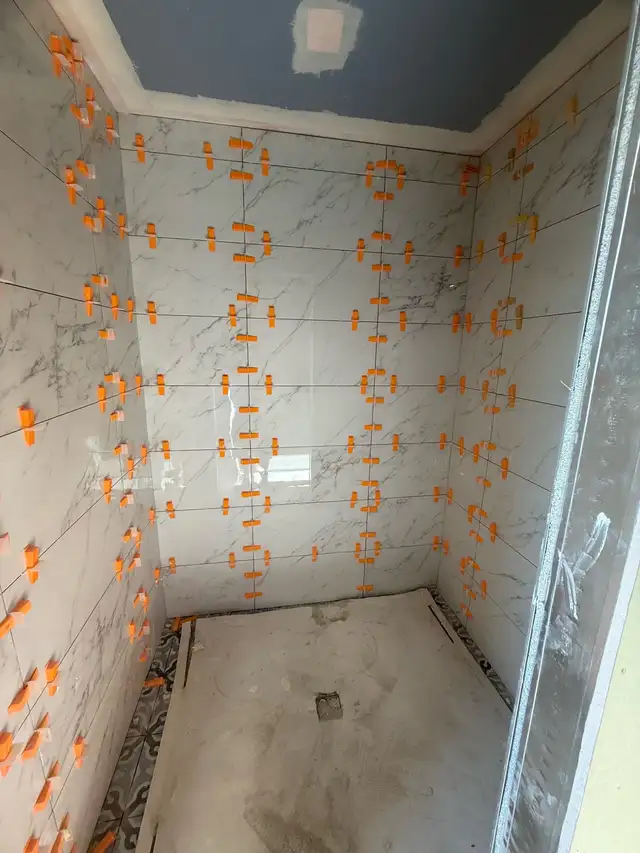 Tile installer 585100376157071366