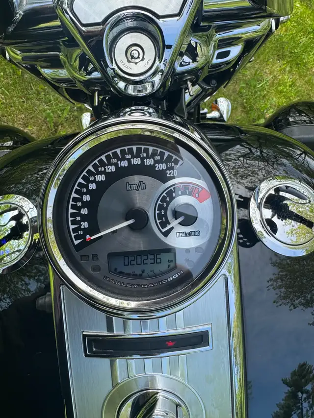 2012 Road King in Touring in Bedford - Image 3