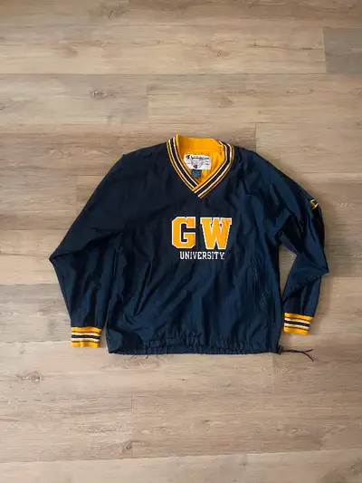 Yellow and black George Washington University sweatshirt Taille/Size: S More clothes are available o...
