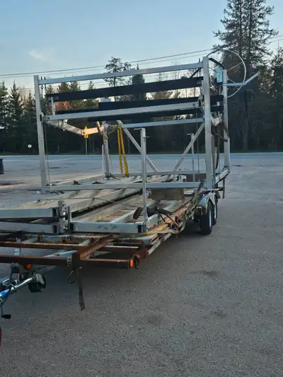 Elevateur a bateau de 4500 livres de la marque techno docks .ll elevateur a 2 ans . En parfaite cond...