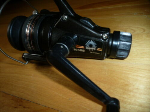 Vintage - Fishing Reel Daiwa in Fishing, Camping & Outdoors in Burnaby/New Westminster - Image 2
