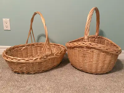 2 Large Wicker Basket Pick up in Barrhaven
