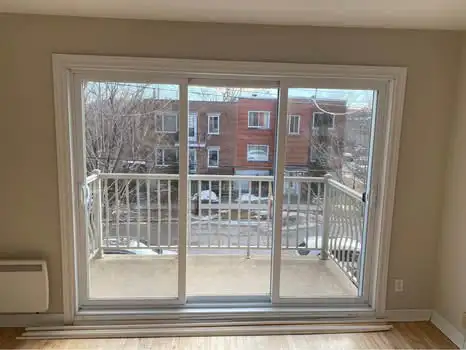 Grand 4 ½ rénové avec bureau  2 min métro Sauvé