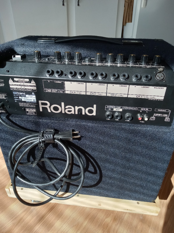 Roland KC 350 amp for sale in Amps & Pedals in Whitehorse - Image 2
